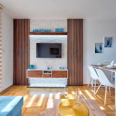 Iris Apartment *