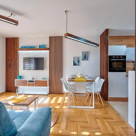 Iris Apartment *
